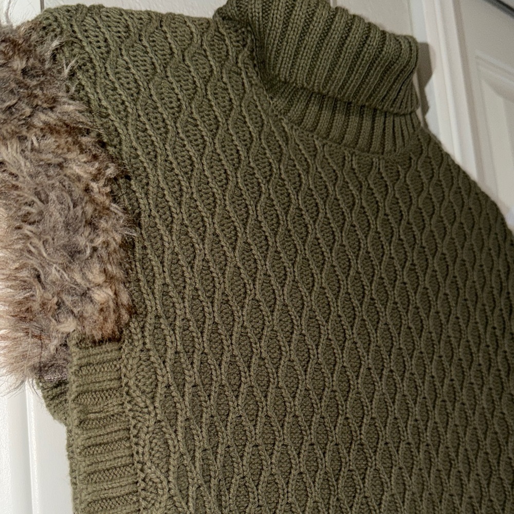 Aspen Rise Olive Knit Sweater with Fur Trim
